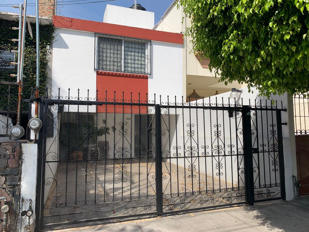 CASA EN RENTA EN MANUEL CAMBRE