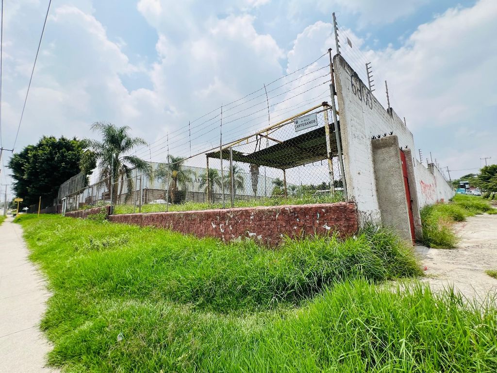 TERRENO EN ESQUINA EN VENTA EN COLONIA LOMAS DEL CUATRO, TLAQUEPAQUE
