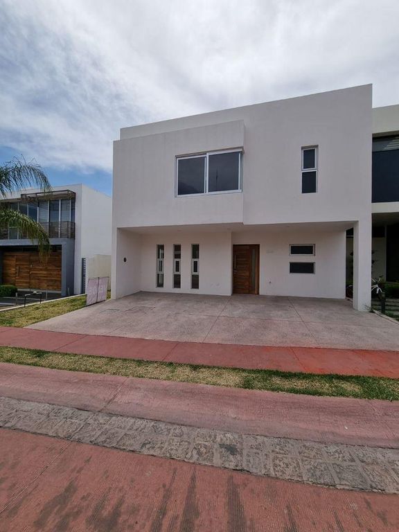 10 casas en renta en Fraccionamiento la rioja, Tlajomulco de zuniga,  Jalisco 