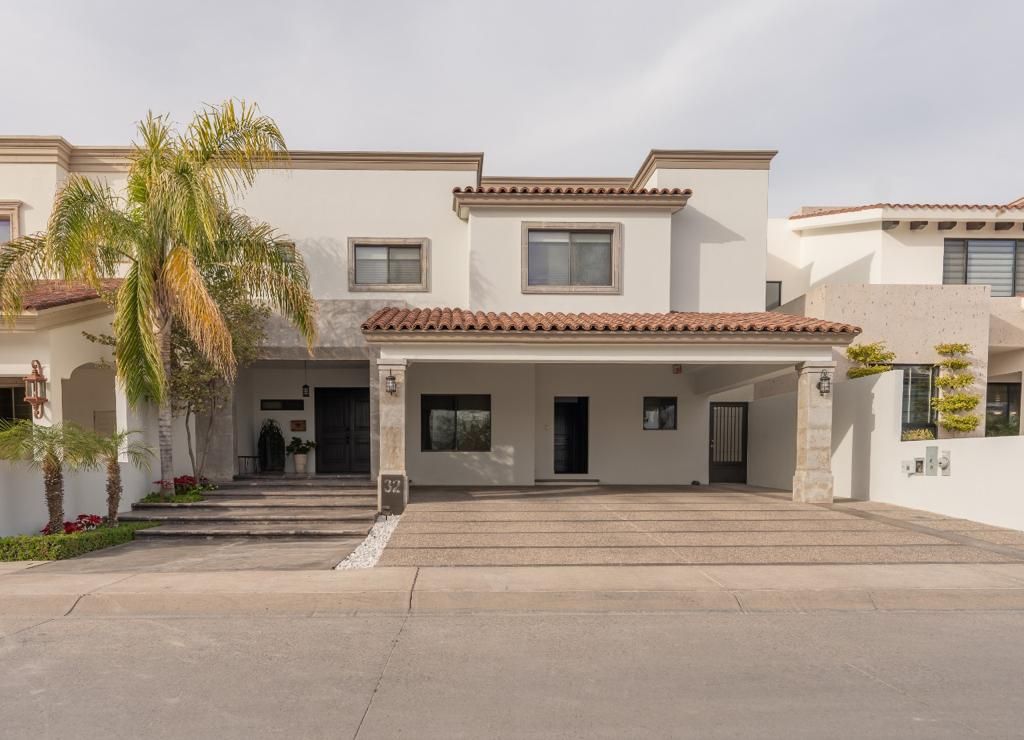 CASA EN VENTA EN RESIDENCIAL LOS LAGOS