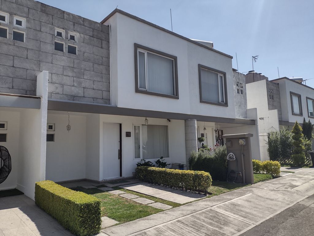 Casa en renta en Valle de los Encinos