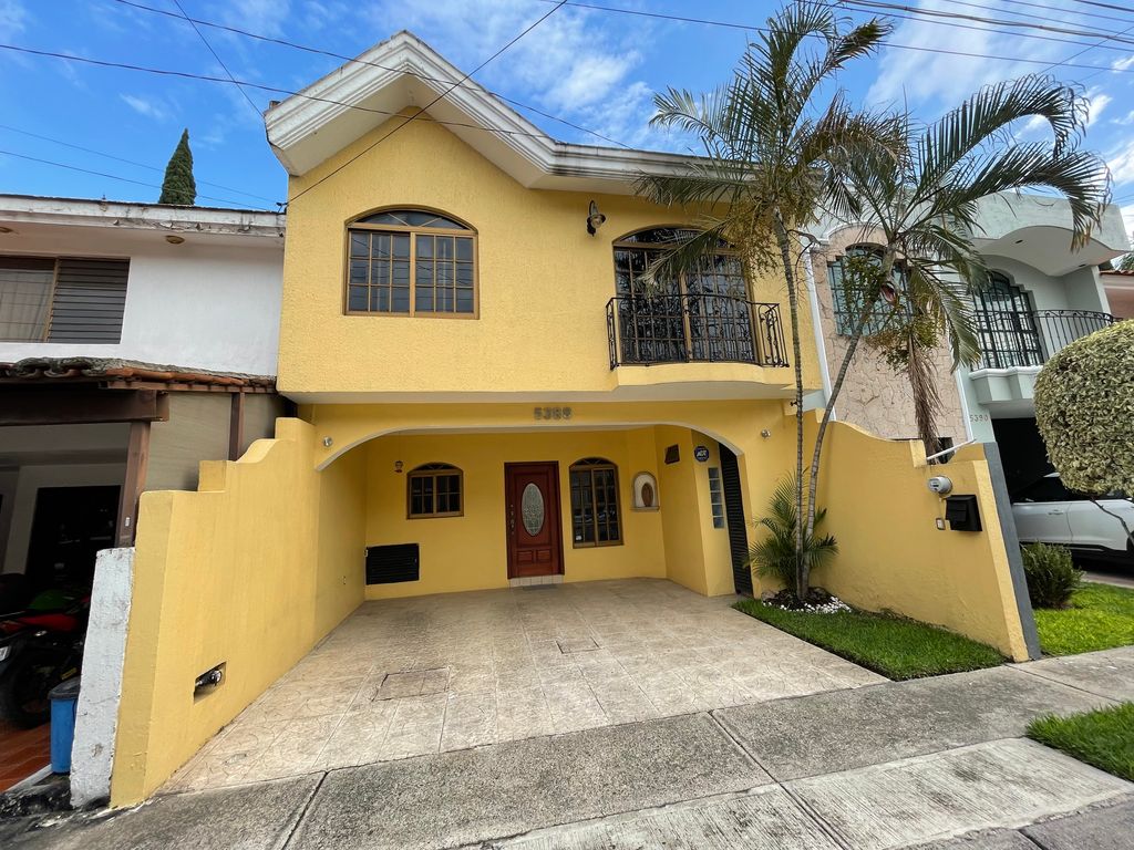 CASA EN RENTA CHAPALITA LAS FUENTES