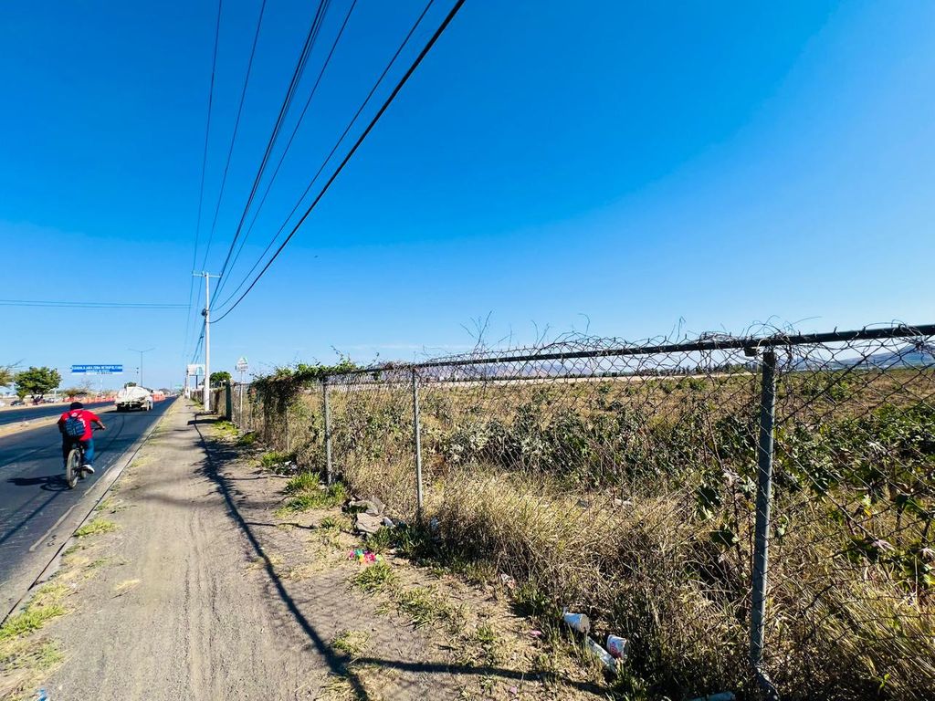 TERRENO EN VENTA SOBRE AV JUAN GIL PRECIADO,