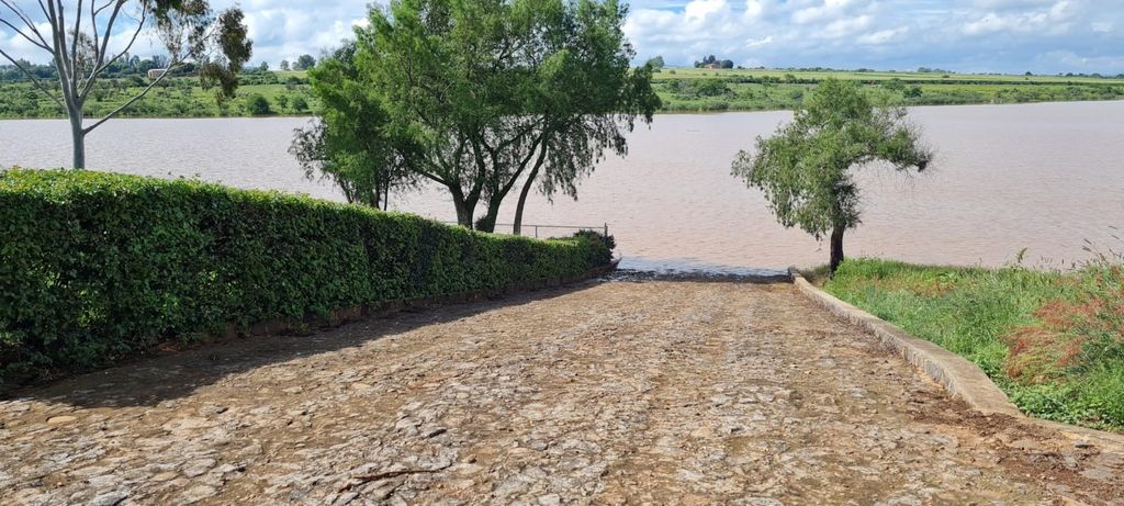 TERRENO ESPECTACULAR TEPATITLAN JUNTO A LAGO DE 800 M2 A $1,440,000