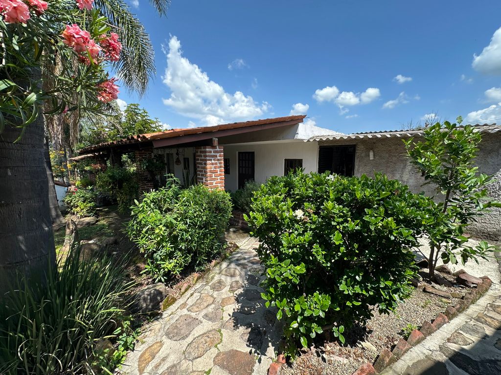 Quinta Campestre con Amplio Terreno y Vista a la Laguna de Cajititlán, San Juan Evangelista