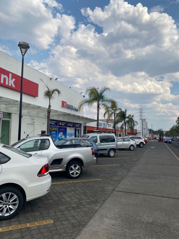 Local Comercial en Renta en Plaza Los Sauces