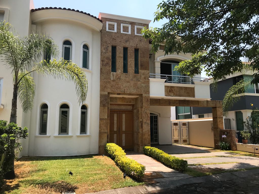 CASA VENTA VALLE REAL ZAPOPAN JALISCO