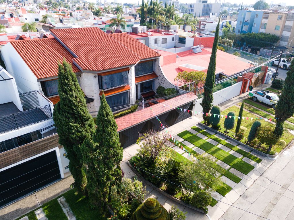 Residencia en Venta en Jardines de Guadalupe.