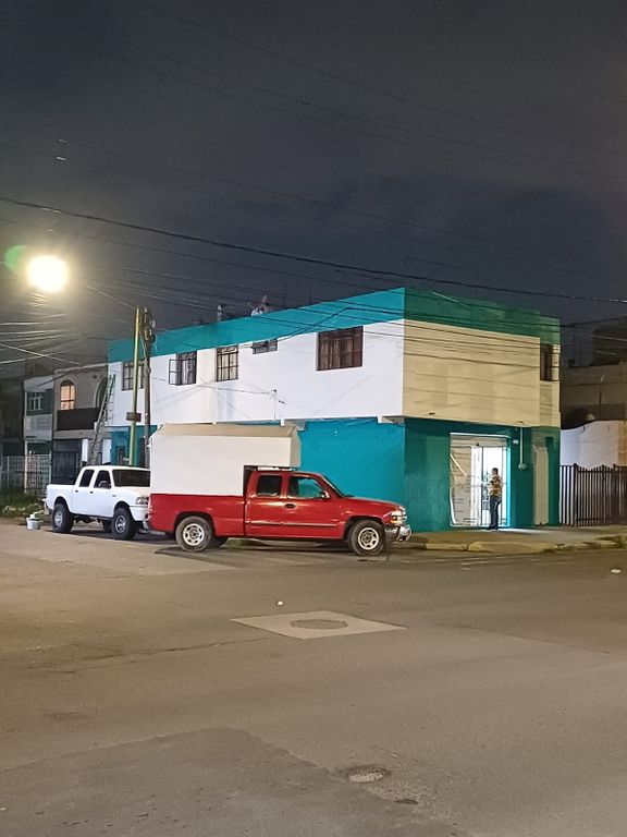 Casa en Venta con locales comerciales en Col. Antigua Penal Oblatos $4,350,000