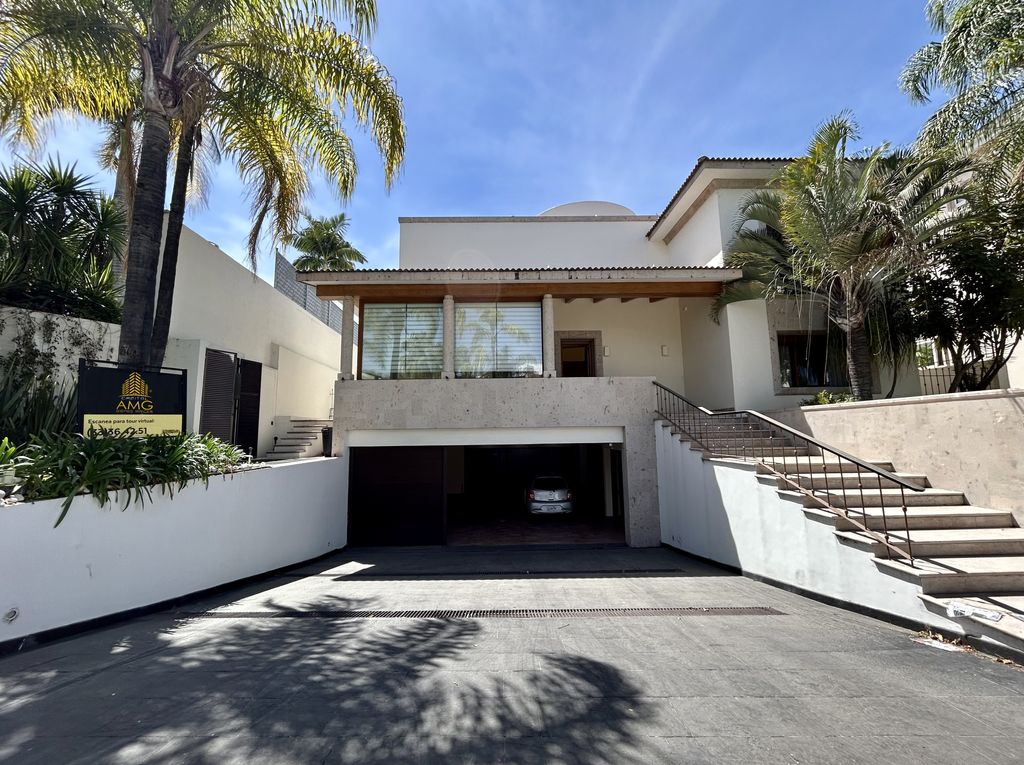 Casa En Venta En Puerta De Hierro, Zapopan
