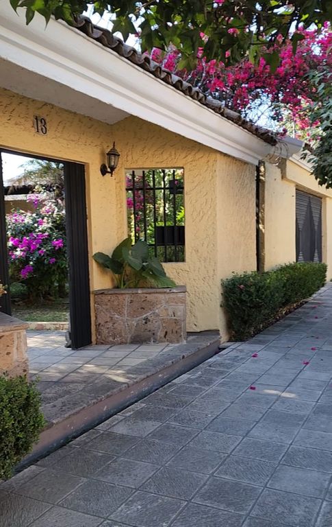 CASA EN RENTA EN LA COL. LAS FUENTES ZAPOPAN.