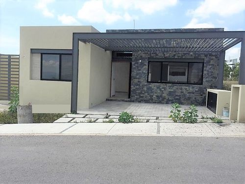 Casa 1 planta en Venta en Zibata Querétaro