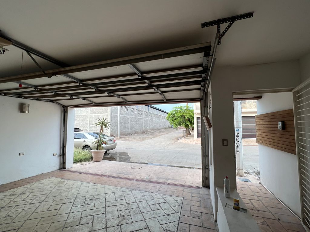 Casa en Renta cerca de Aley Del Valle Arropuerto