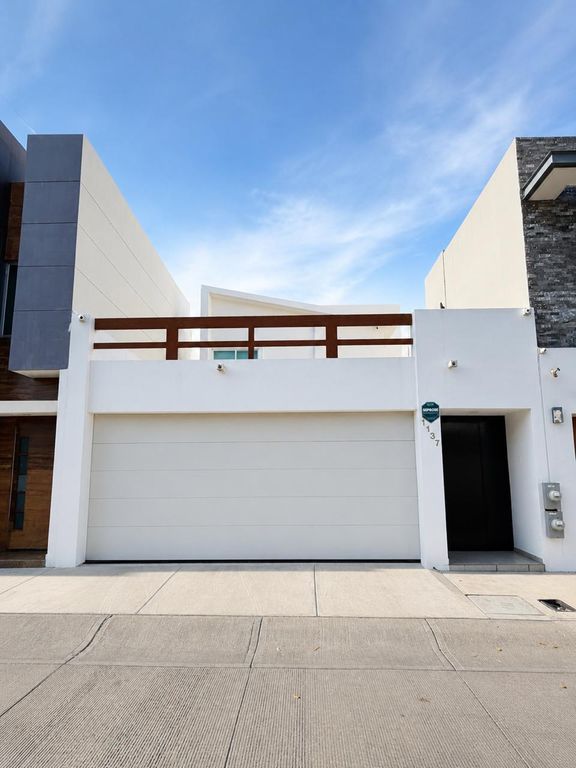 CASA EN RENTA EN INTERLOMAS