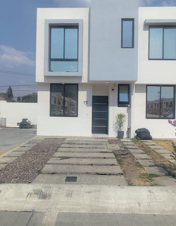 CASA EN VENTA EN COLINAS DE LA PRIMAVERA