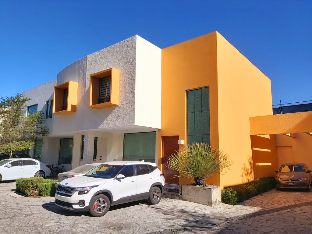 CASA EN RENTA EN CIUDAD GRANJA EN ZAPOPAN