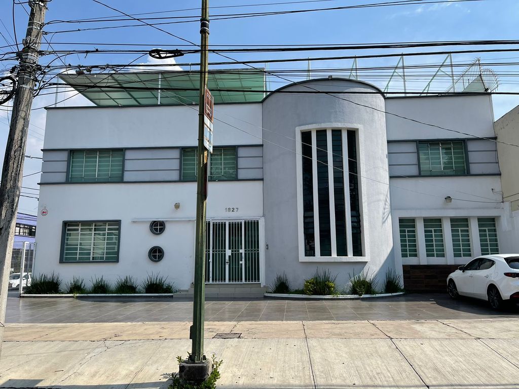 CASA EN RENTA LADRON DE GUEVARA