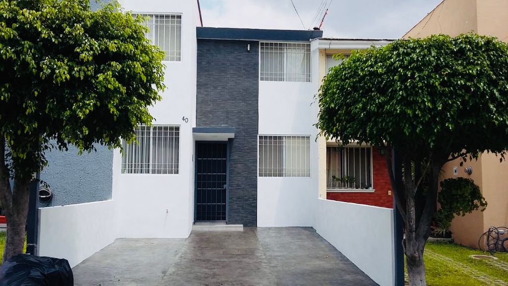 CASA TOTALMENTE REMODELADA EN CHAPALITA INN