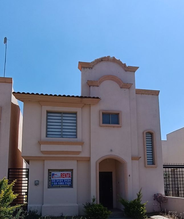 CASA EN RENTA EN VILLA CALIFORNIA, COTO SAN FERNANDO