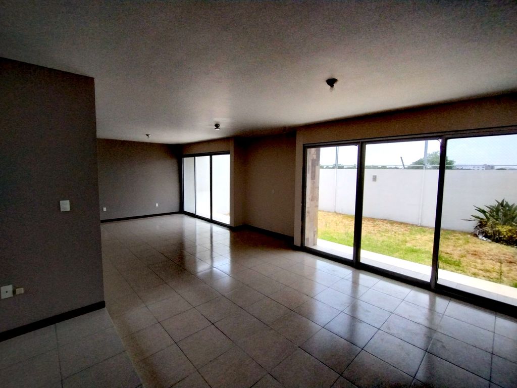 CASA EN RENTA VILLAS JARDIN CELAYA