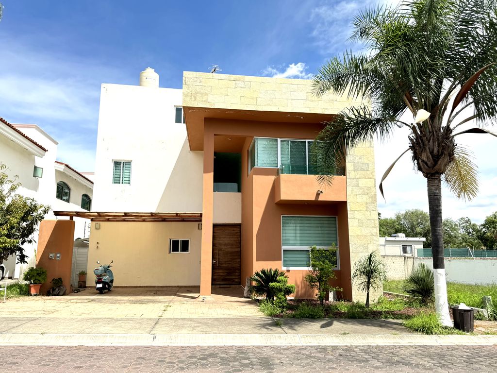 Amplia Casa en Venta en Coto Rinconada Santa Anita