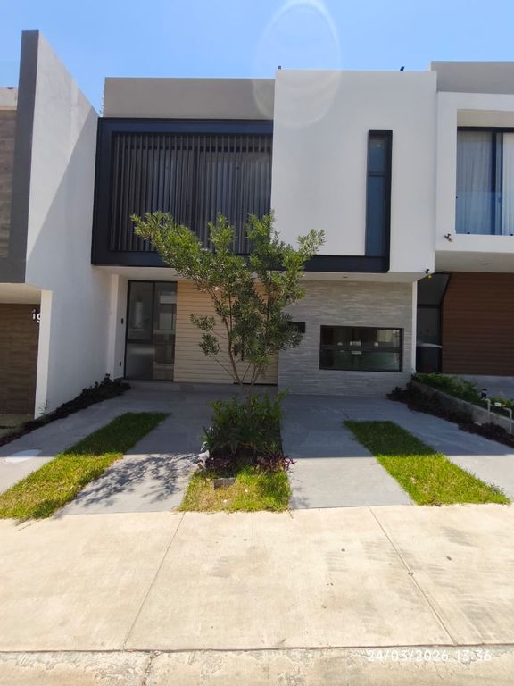 ¡HERMOSA CASA EN VENTA EN VALLE IMPERIAL!
