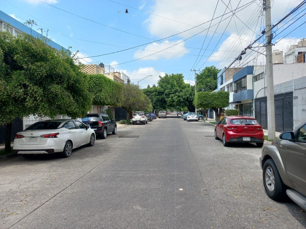 Casa Venta Jardines del Bosque,amplia y funcional