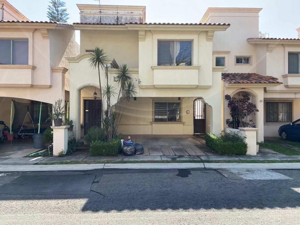 Casa en venta en Villa California
