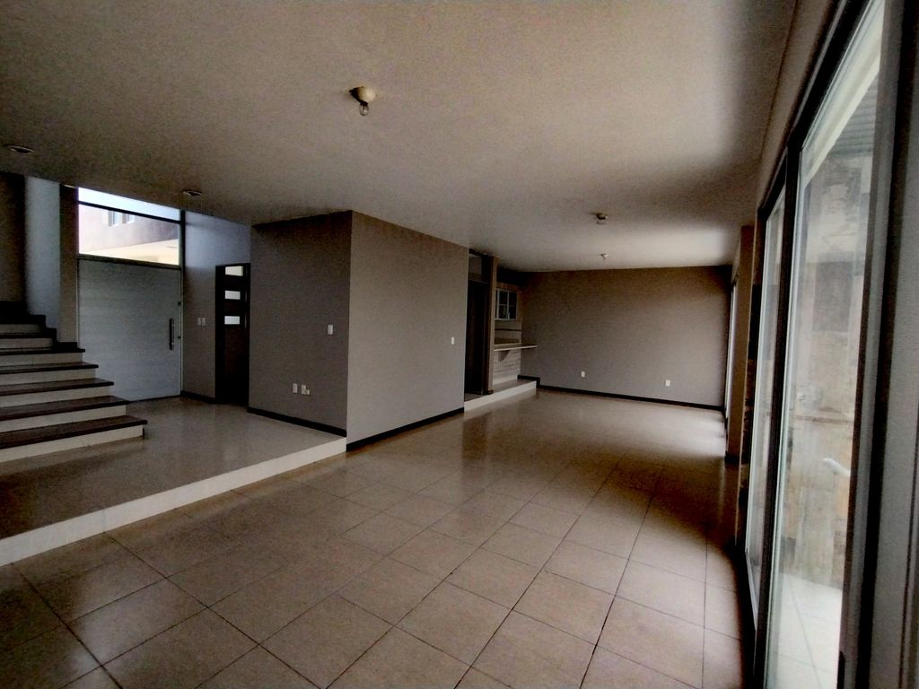 CASA EN RENTA VILLAS JARDIN CELAYA