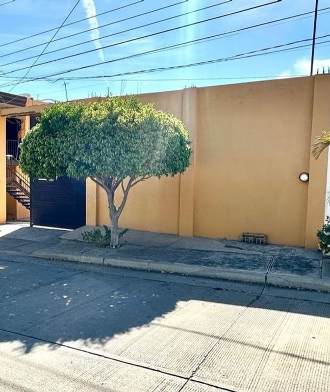 OPORTUNIDAD DE INVERSIÓN: TERRENO CON BODEGA EN AQUILES SERDÁN •