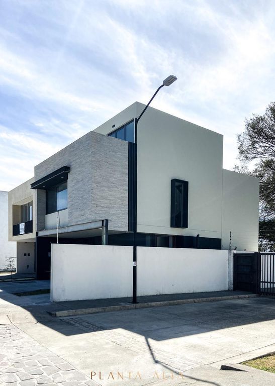 Casa en venta a estrenar! En Punto Sur Este