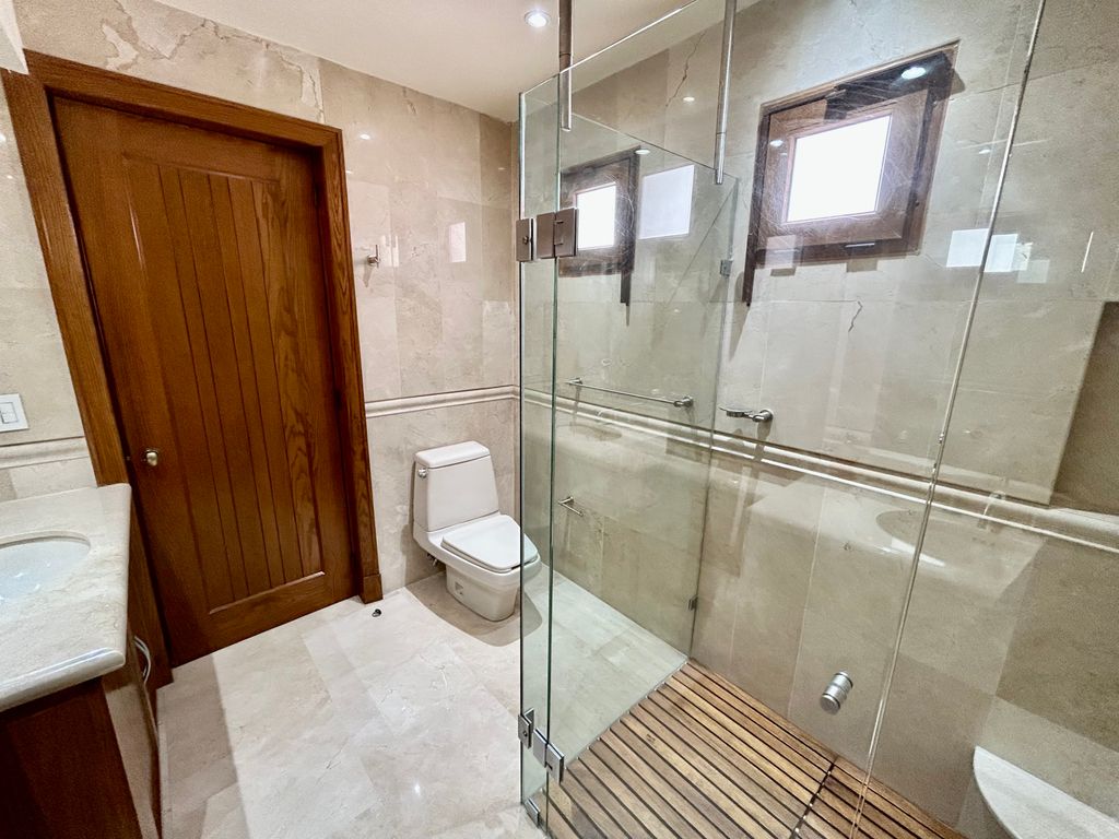 Casa En Venta En Puerta De Hierro, Zapopan