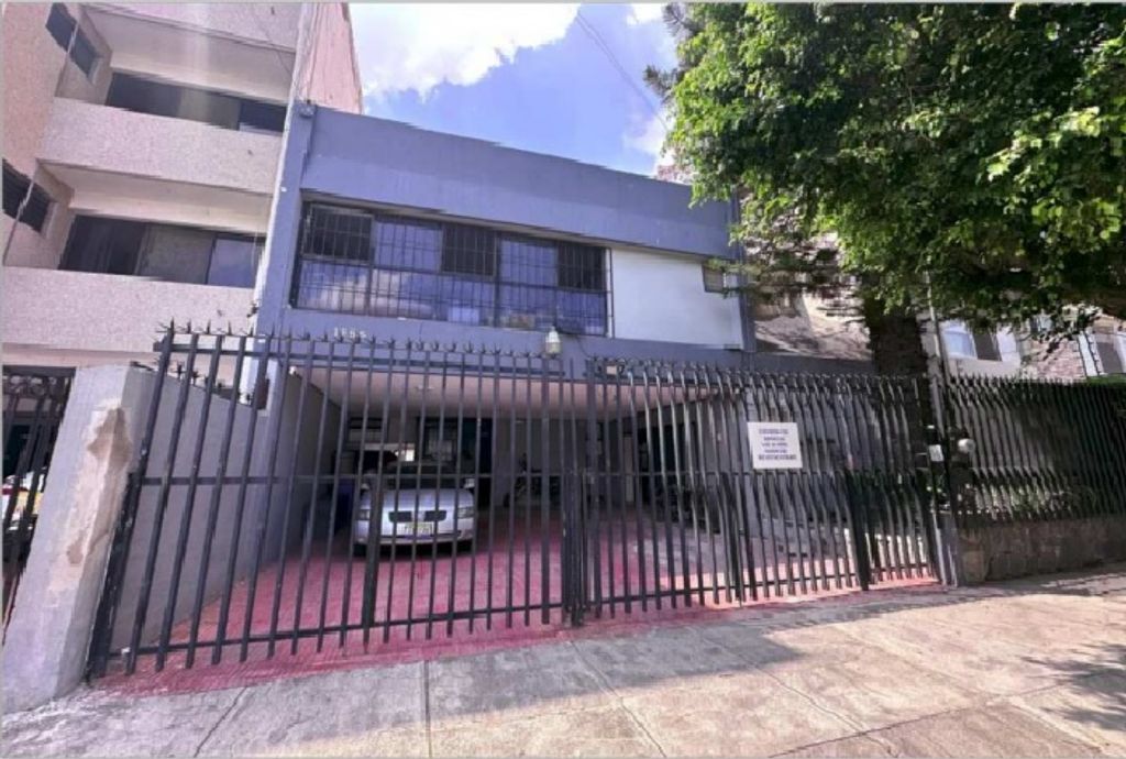 Casa en Venta en Jardines del Bosque – Uso Mixto Ideal para Inversión o Negocio $11,900,000
