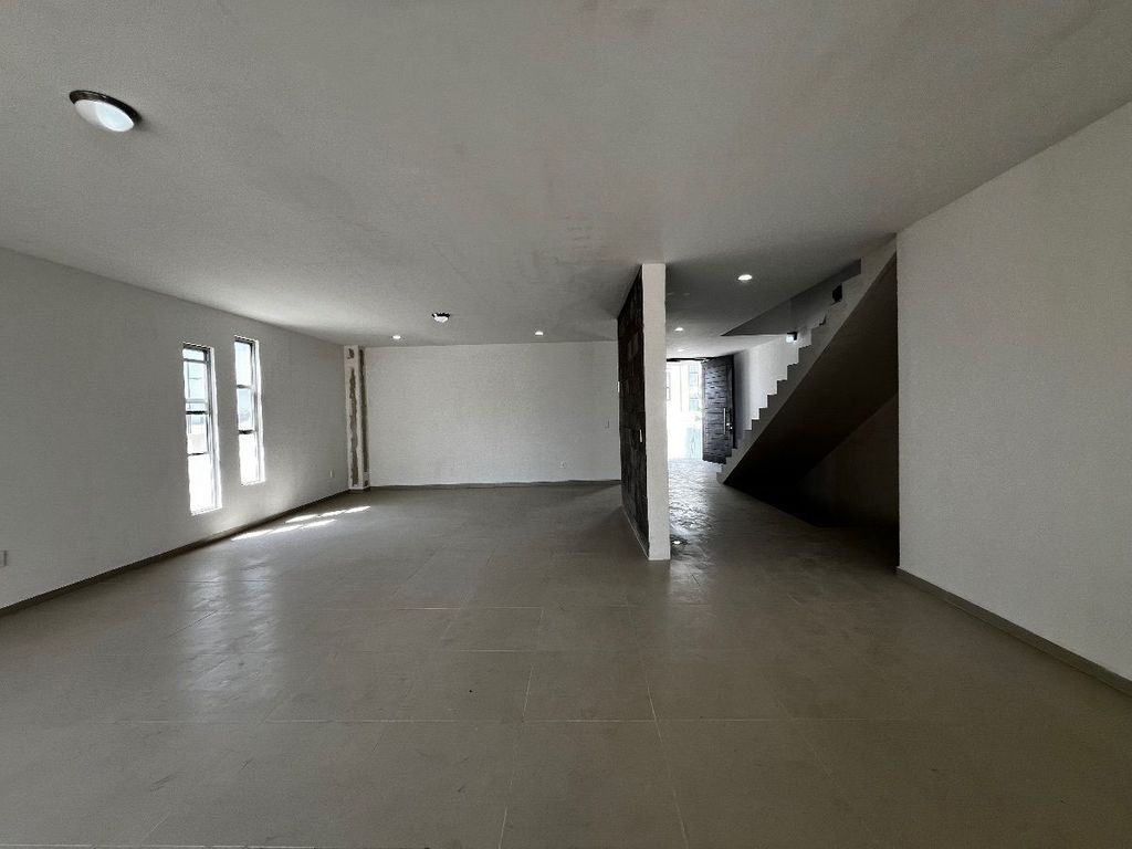 VENTA DE CASA EN LOMAS D EJURIQUILLA CON SOTANO (VC191)