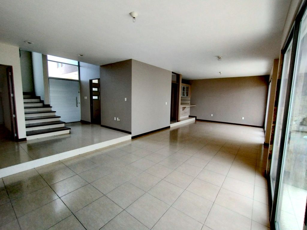 CASA EN RENTA VILLAS JARDIN CELAYA
