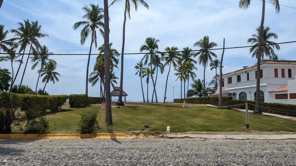 Terreno En Venta A Pie De Playa, Manzanillo