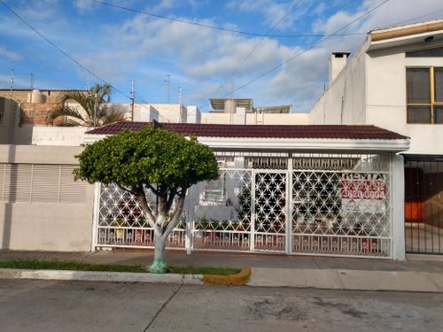 CASA EN RENTA JARDINES DE LA CRUZ , GUADALAJARA