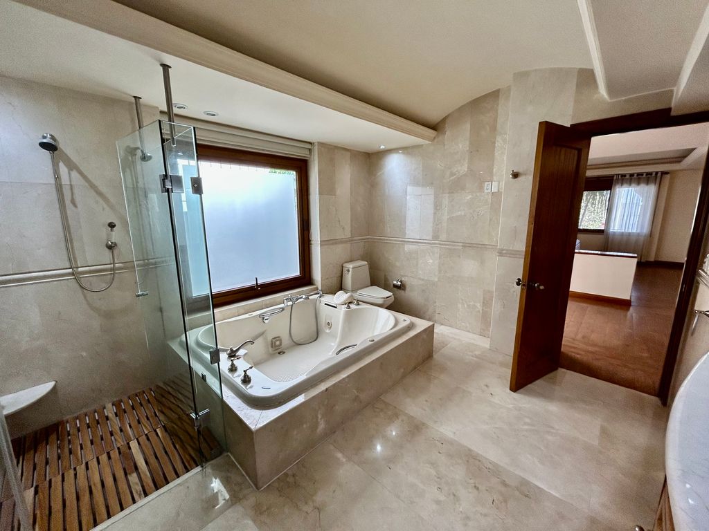 Casa En Venta En Puerta De Hierro, Zapopan