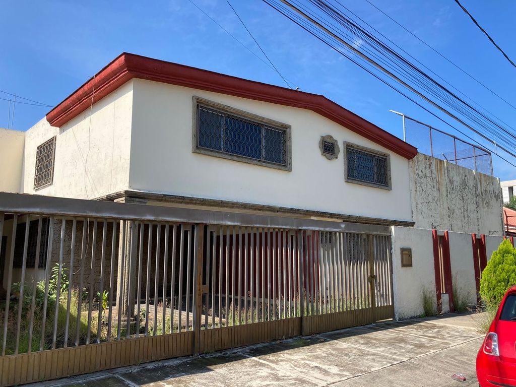 Casa en venta en Colomos Providencia