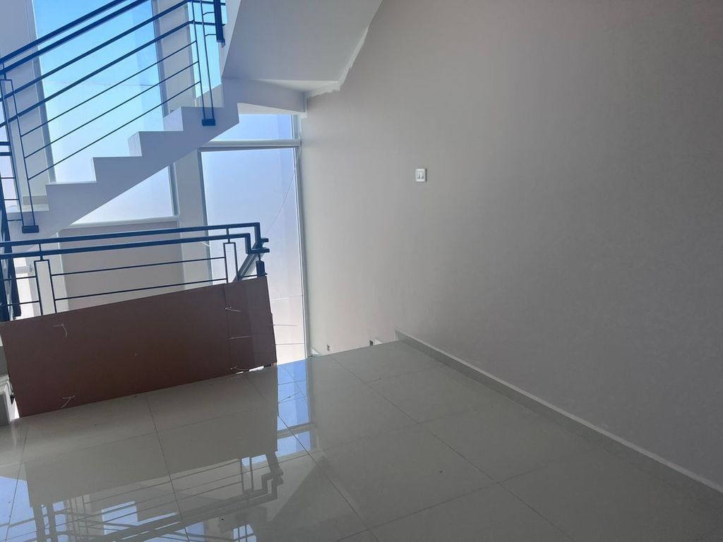 VENTA CASA CON 3 RECAMARAS EN CUMBRES DEL LAGO