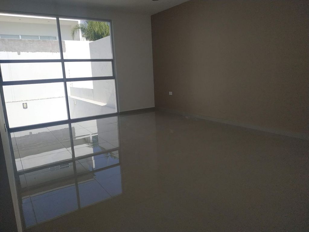 VENTA CASA CON 3 RECAMARAS EN CUMBRES DEL LAGO
