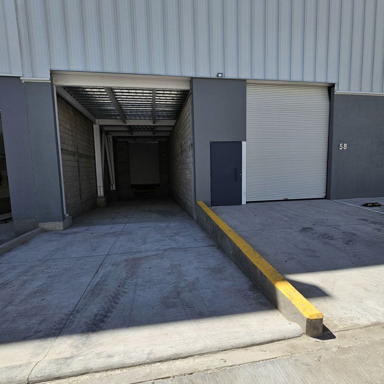 Bodega nueva en Avant Industrial Park.