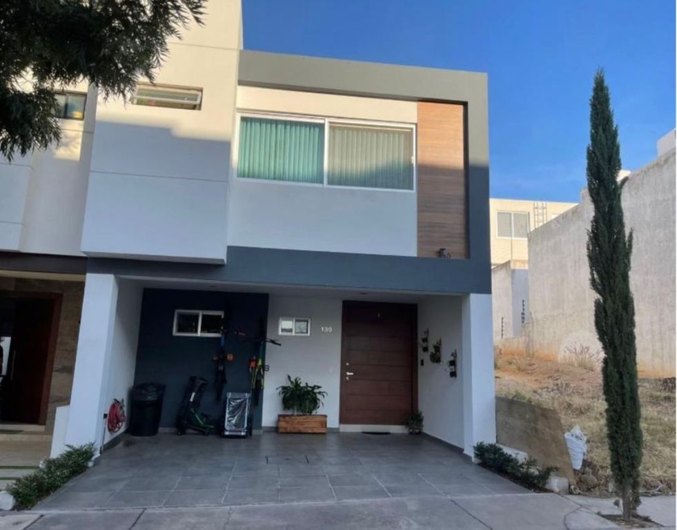 Casa en Venta Fraccionamiento Madeiras, Zapopan