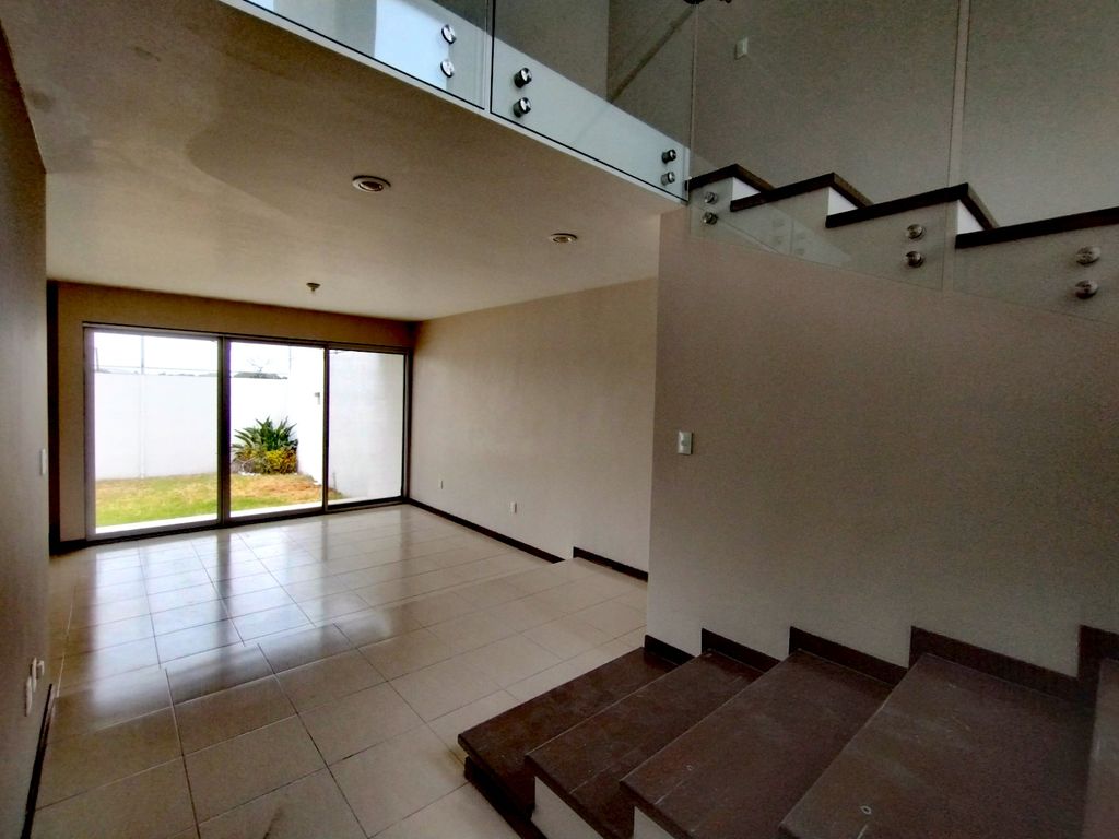 CASA EN RENTA VILLAS JARDIN CELAYA