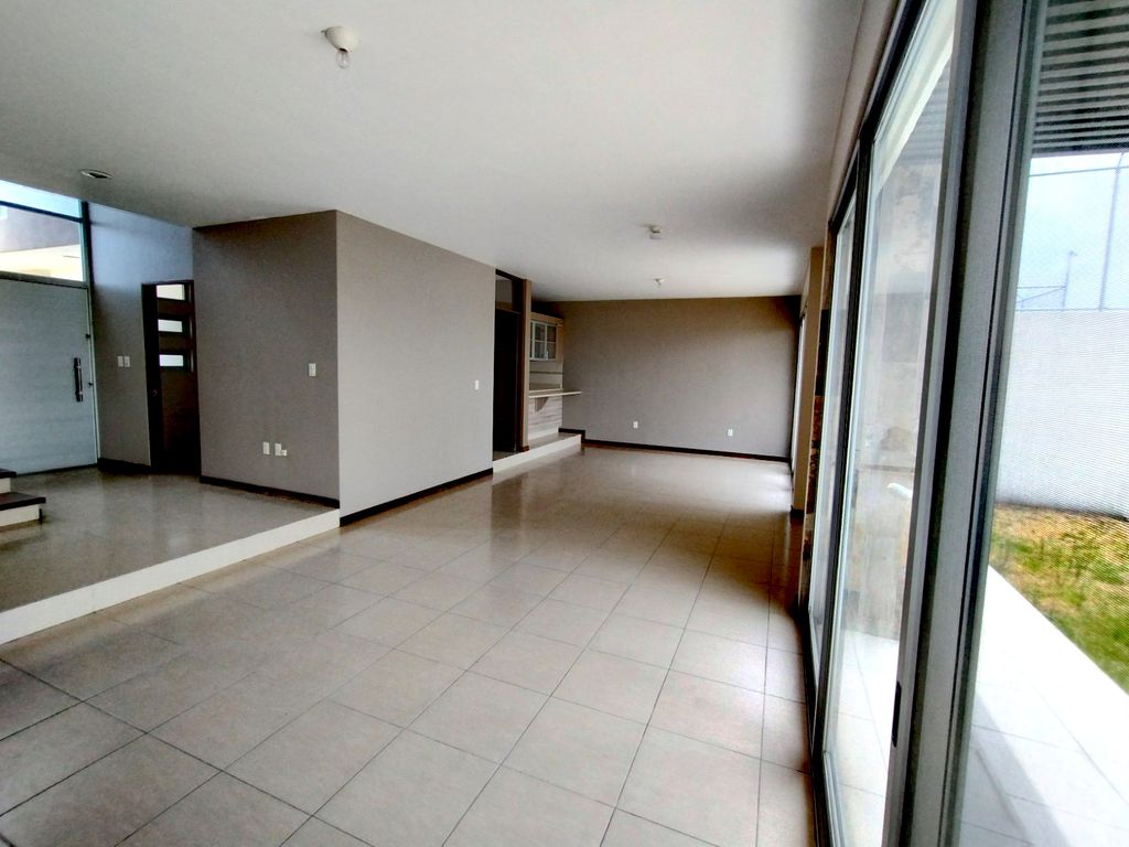CASA EN RENTA VILLAS JARDIN CELAYA