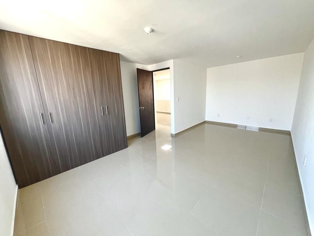 CASA EN RENTA CON 3 RECAMARAS Y SOTANO. TROJE CORREGIDORA