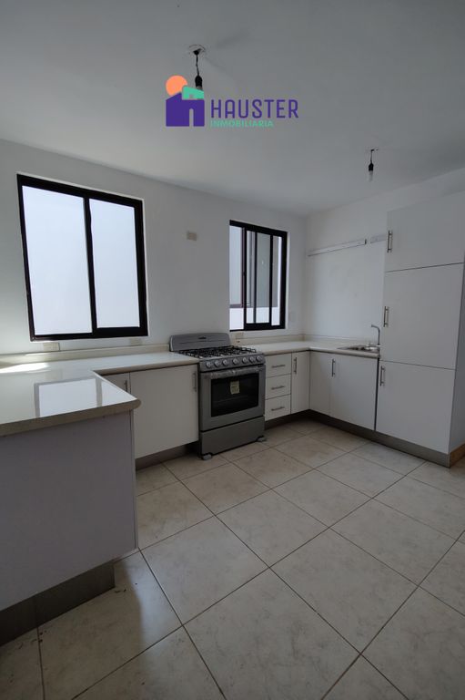 Residencia con amplios espacios y buena ubicación