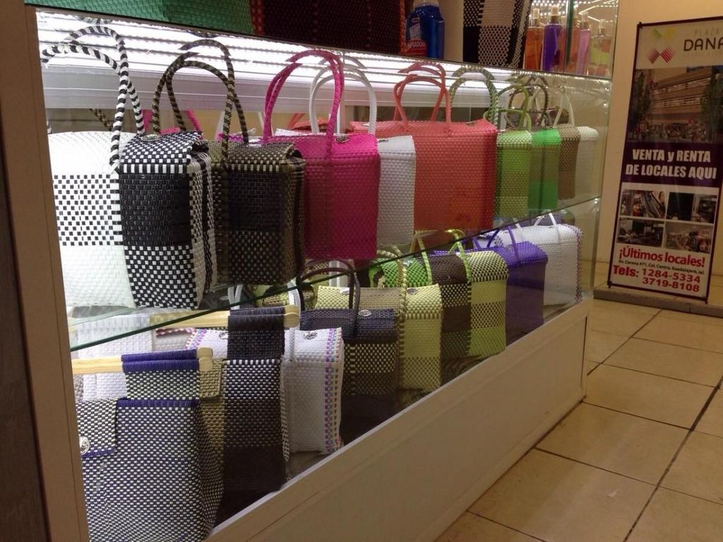 EXCELENTE LOCAL EN EL CENTRO