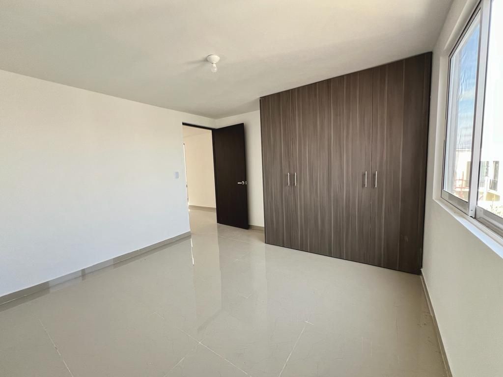CASA EN RENTA CON 3 RECAMARAS Y SOTANO. TROJE CORREGIDORA