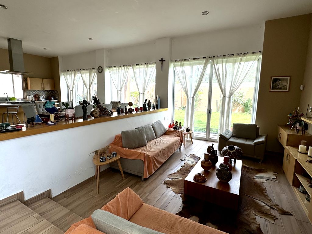 Amplia Casa en Venta en Coto Rinconada Santa Anita